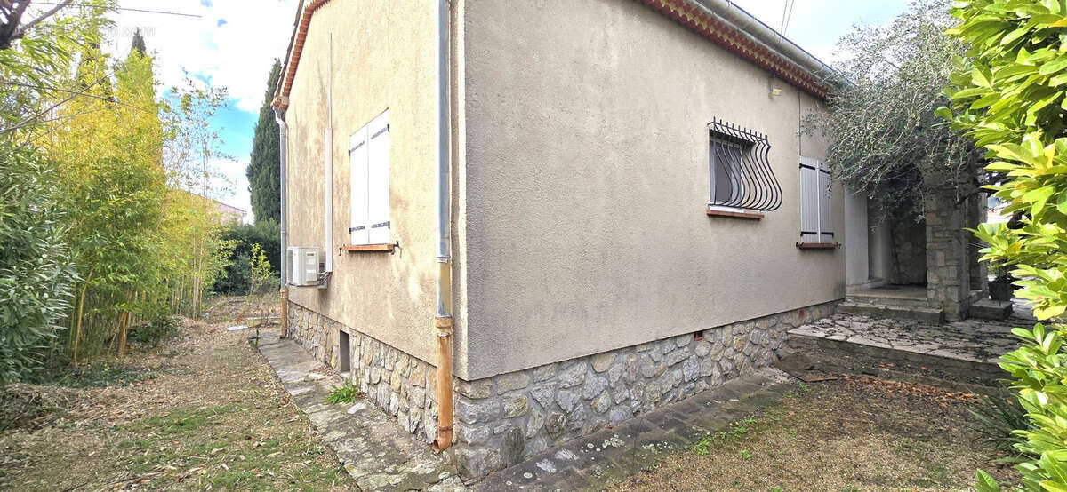 Villa de plain pied sur 880 m2 - photo 10