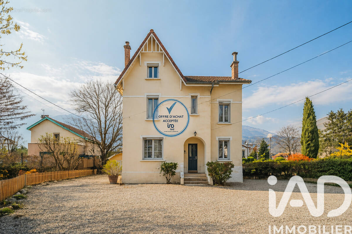 Photo 1 - Maison à LE PONT-DE-CLAIX