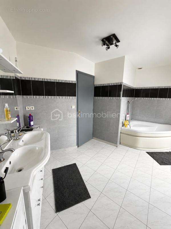 Maison 153 m² Bazincourt-sur-Epte - Grand salon lumineux et 5 chambres - photo 15