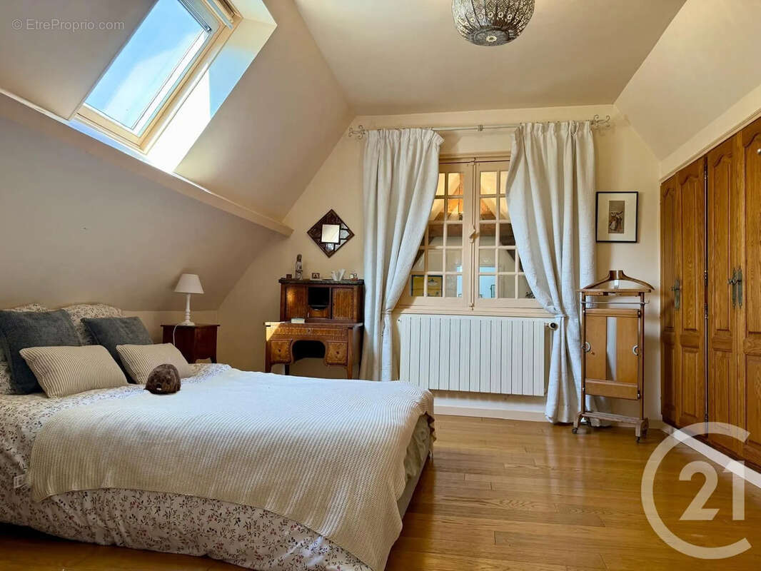 Maison 195 m² à Gilles  - photo 16