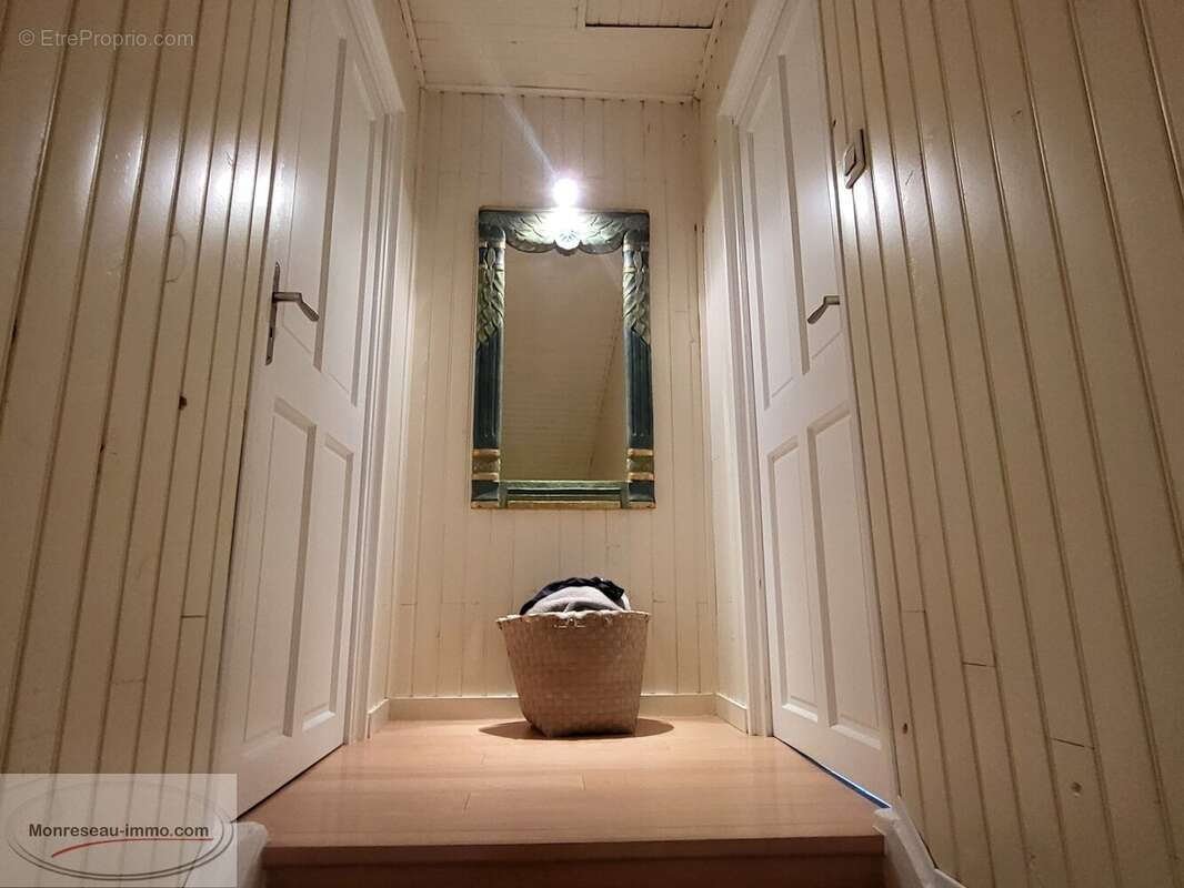 Propriete familiale avec caveau de 60m² ! - photo 6