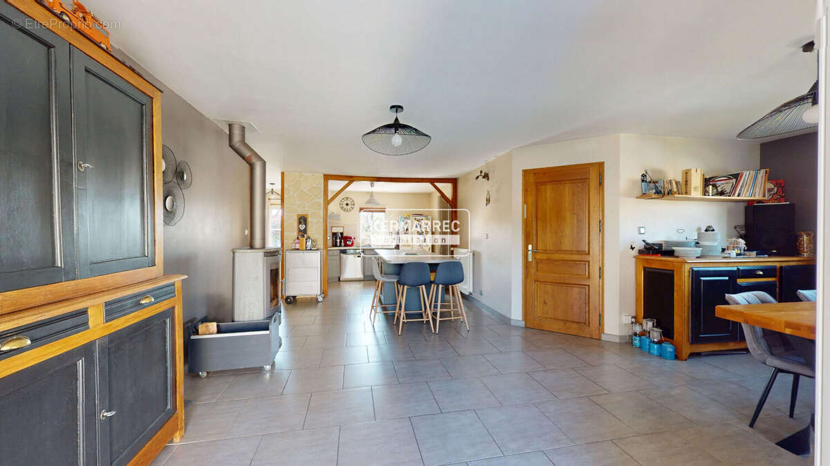 Maison plain-pied - 4 Chambres - Nombreuses annexes - photo 3