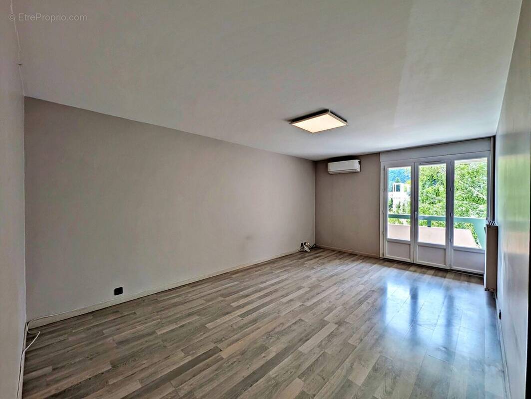 Appartement à GUILHERAND-GRANGES