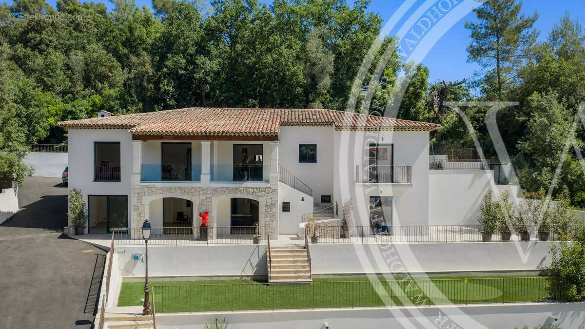 Maison à ROQUEFORT-LES-PINS