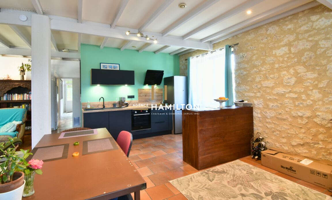 Local commercial avec logement attenant et sous-sol amenage - photo 5