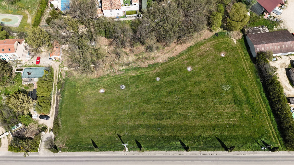 Terrain à VILLELAURE