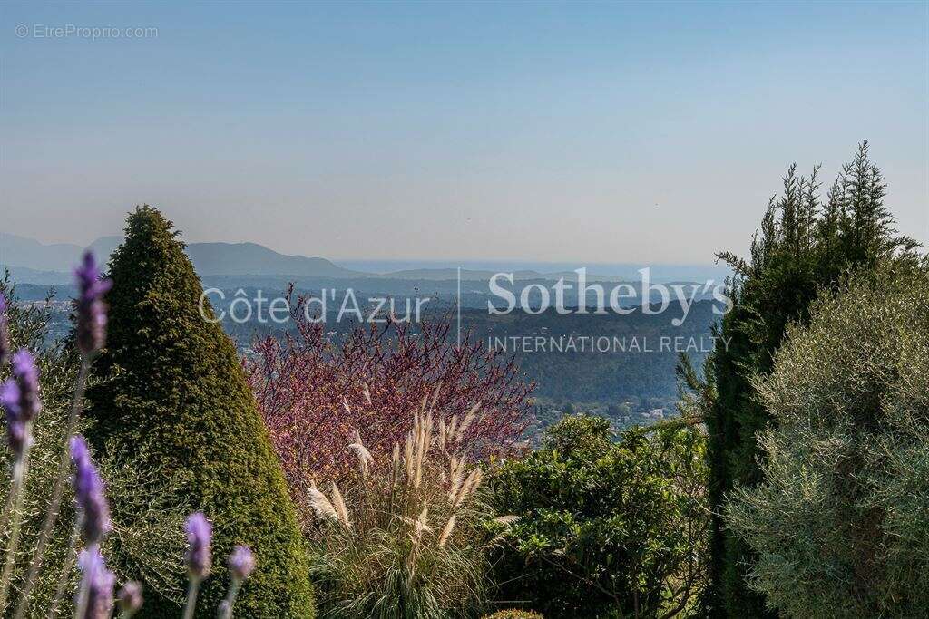 Maison à TOURRETTES-SUR-LOUP