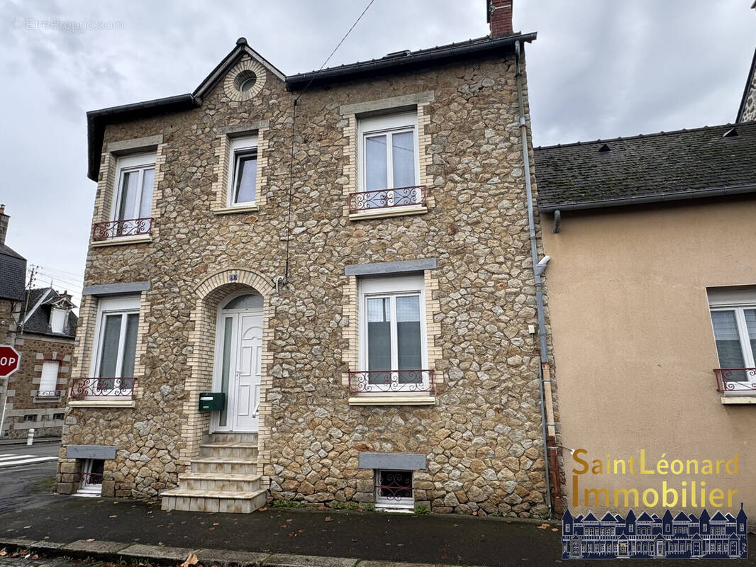 Maison à FOUGERES