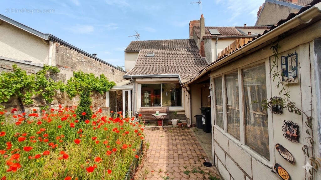 Maison à CHATELLERAULT