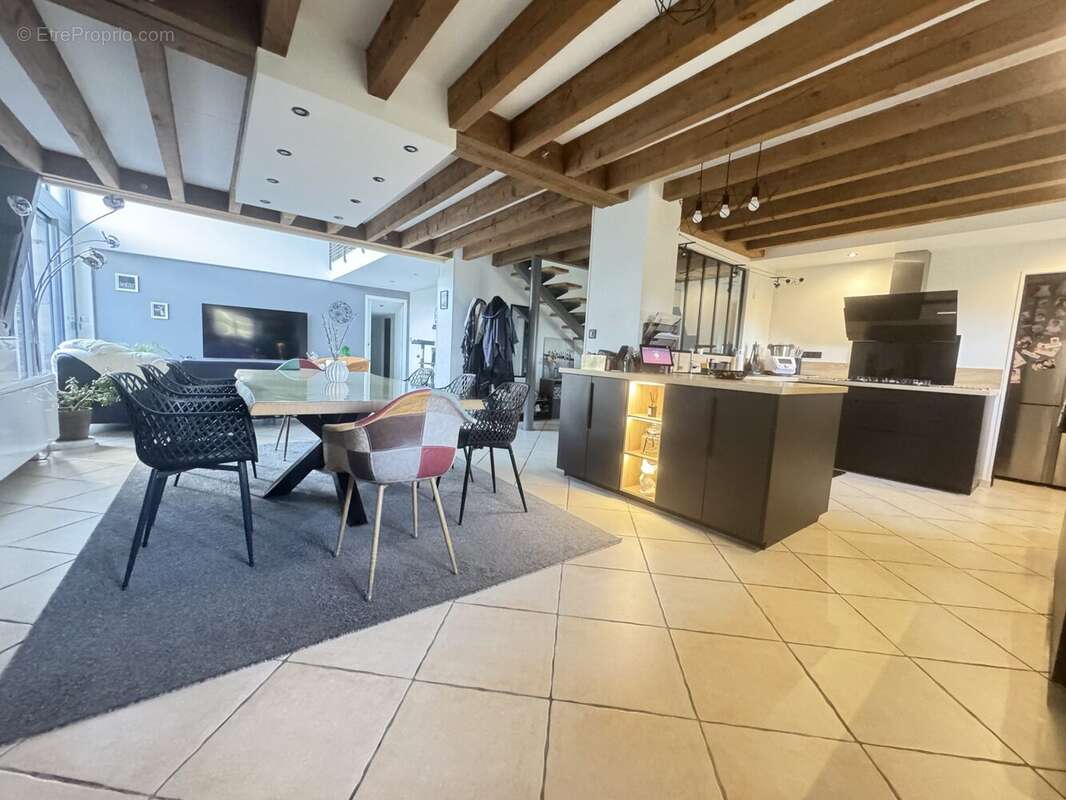 Maison 190 m² à Durdat-Larequille  - photo 4