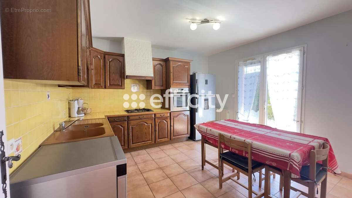 Maison à SAINT-LAURENT-DE-CARNOLS