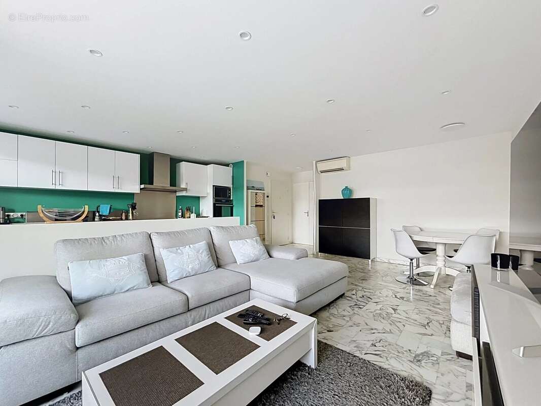 Appartement à SAINT-LAURENT-DU-VAR
