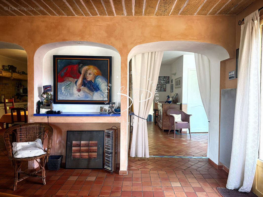 Maison à ENTRECASTEAUX