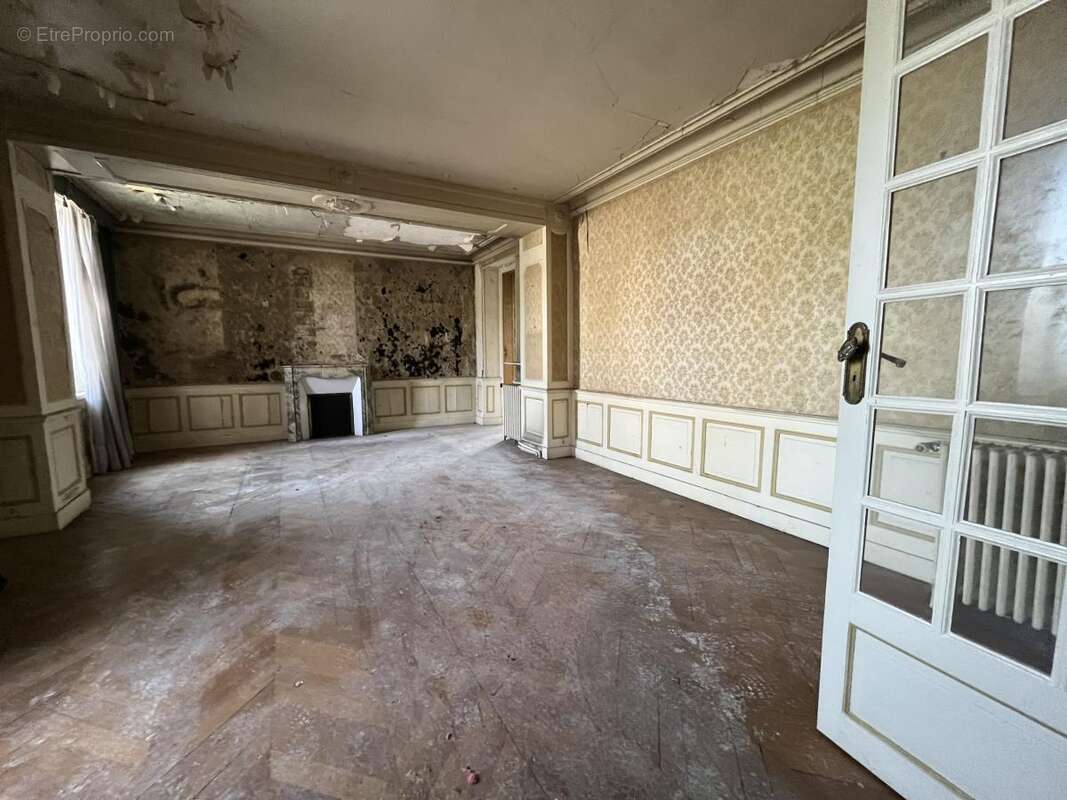 Maison 190 m² à Connerre  - photo 6