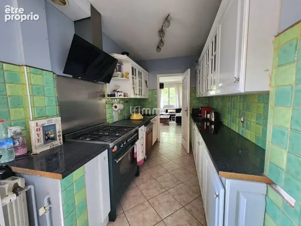 Maison familiale avec jardin et dépendance - photo 3