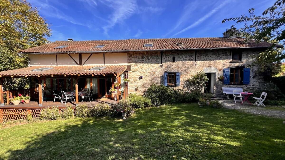 Maison à SAINT-PIERRE-DE-FRUGIE