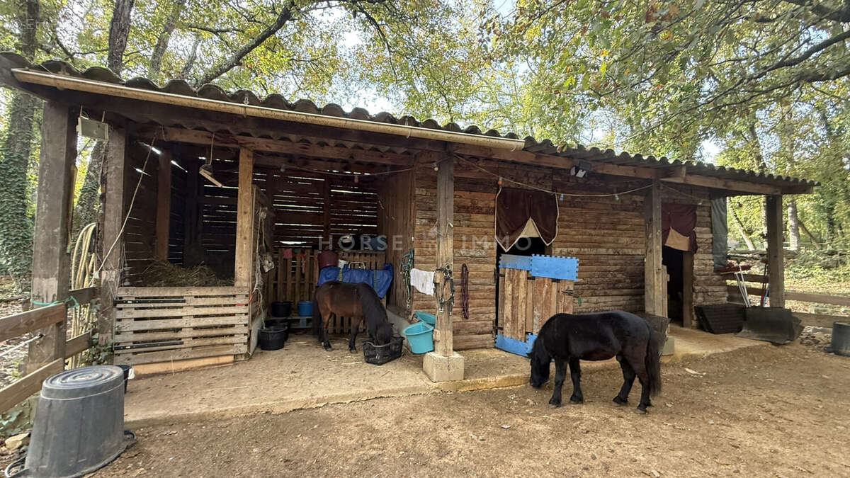 Maison à TOURRETTES