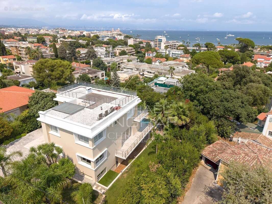 Splendide villa contemporaine rénovée  de 320 m² située dans un domaine privé - photo 23