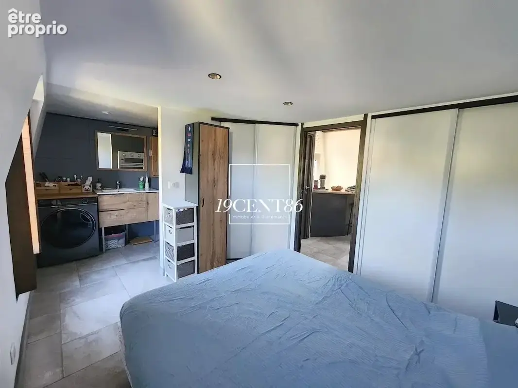 Trevoux - au dernier etage d'un chateau, appartement renove avec cave - photo 7