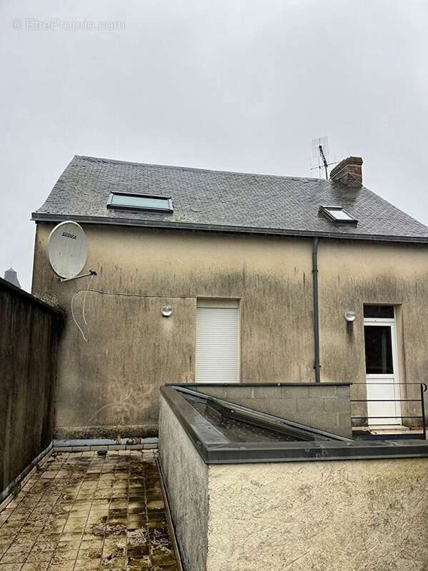 Immeuble Evron 7 pièce(s) 153.8 m2 - photo 2