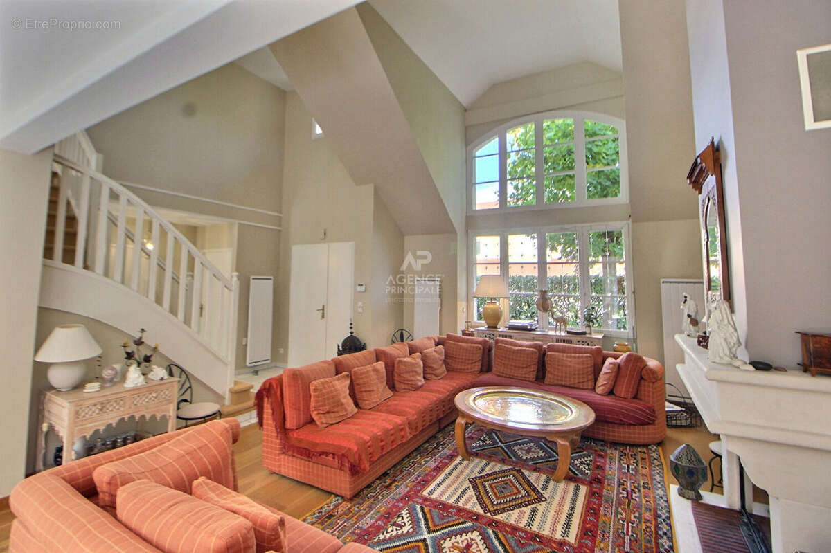 Maison à VERNEUIL-SUR-SEINE