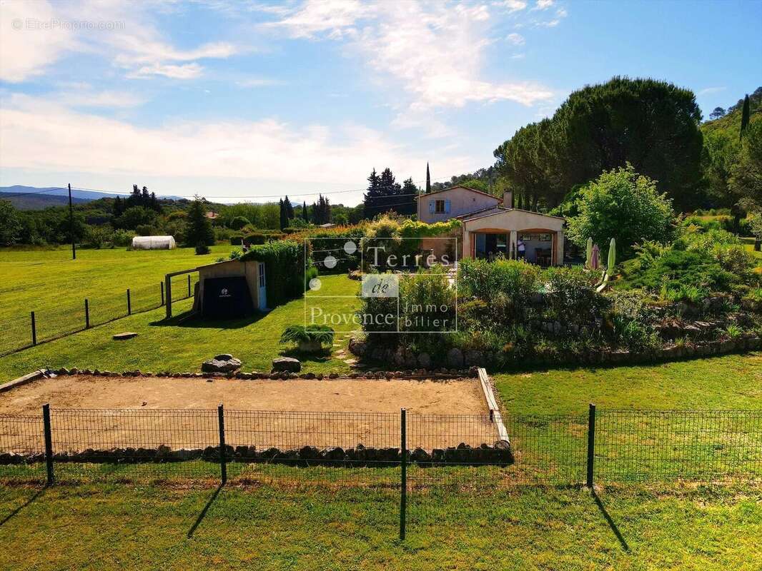 Maison à FOX-AMPHOUX