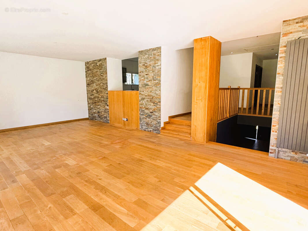 Maison à SAINT-CYR-AU-MONT-D&#039;OR