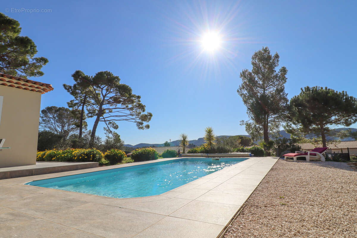 Maison à BAGNOLS-EN-FORET