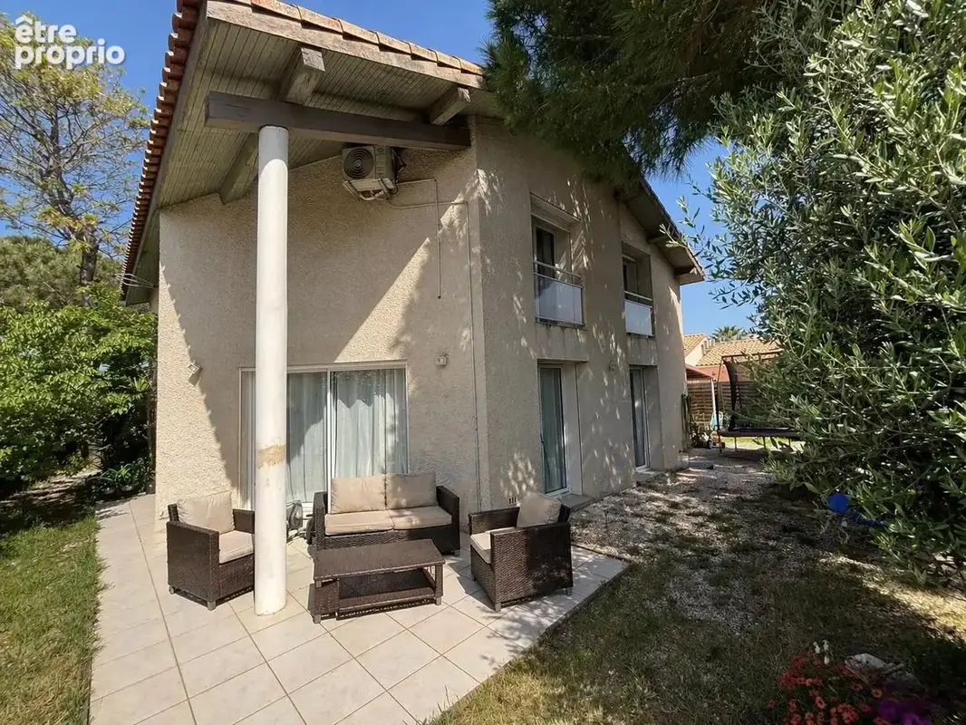 côté sud de la villa