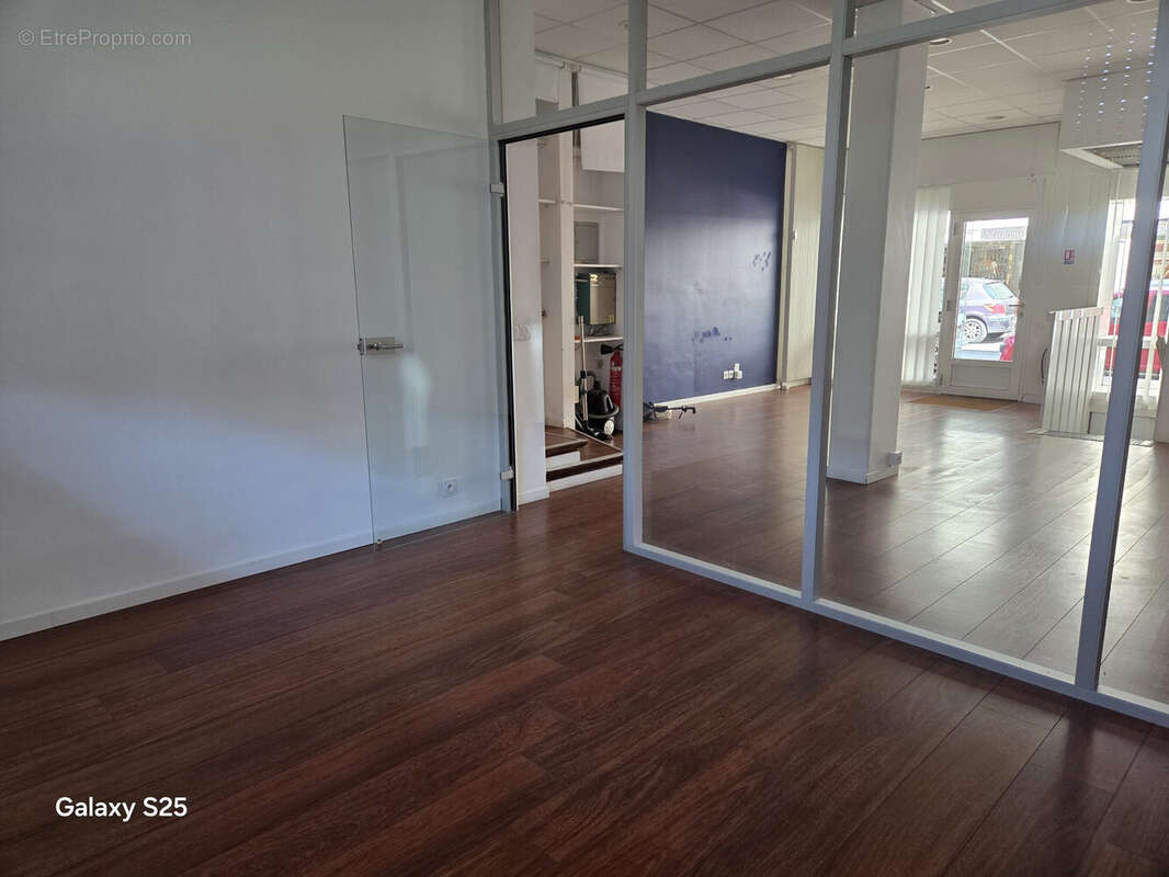 Commerce 96 m² à Hyeres  - photo 4