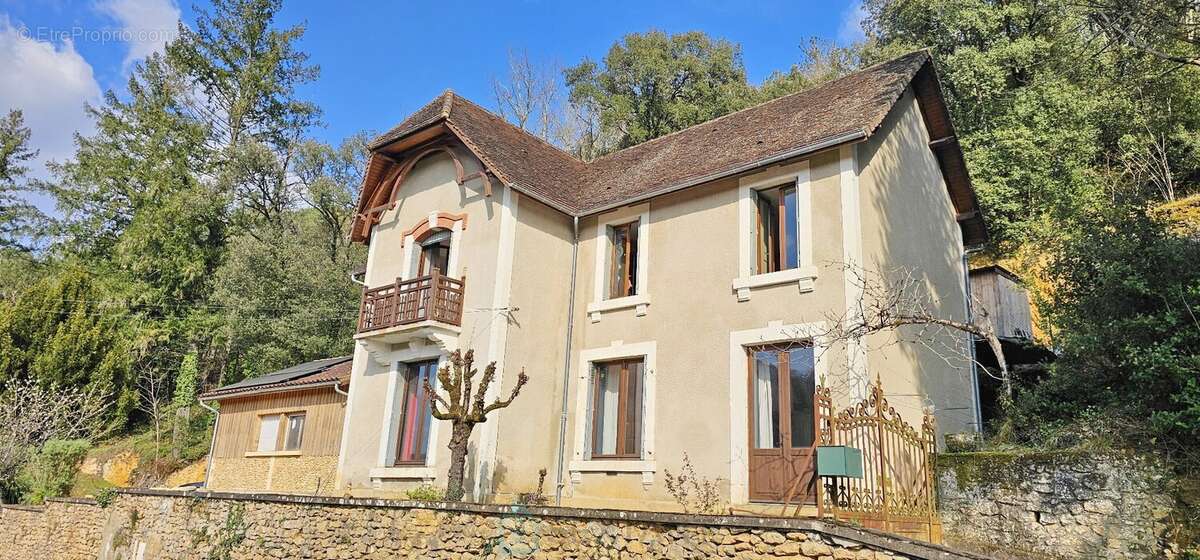 Maison à CARSAC-AILLAC