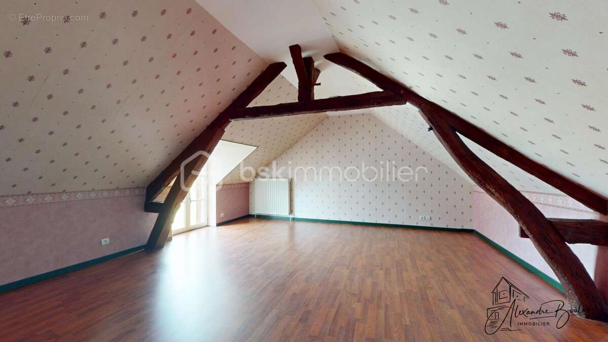 Maison en pierre à rénover – 141 m² – Dépendances – Terrain clos 645 m² - photo 14