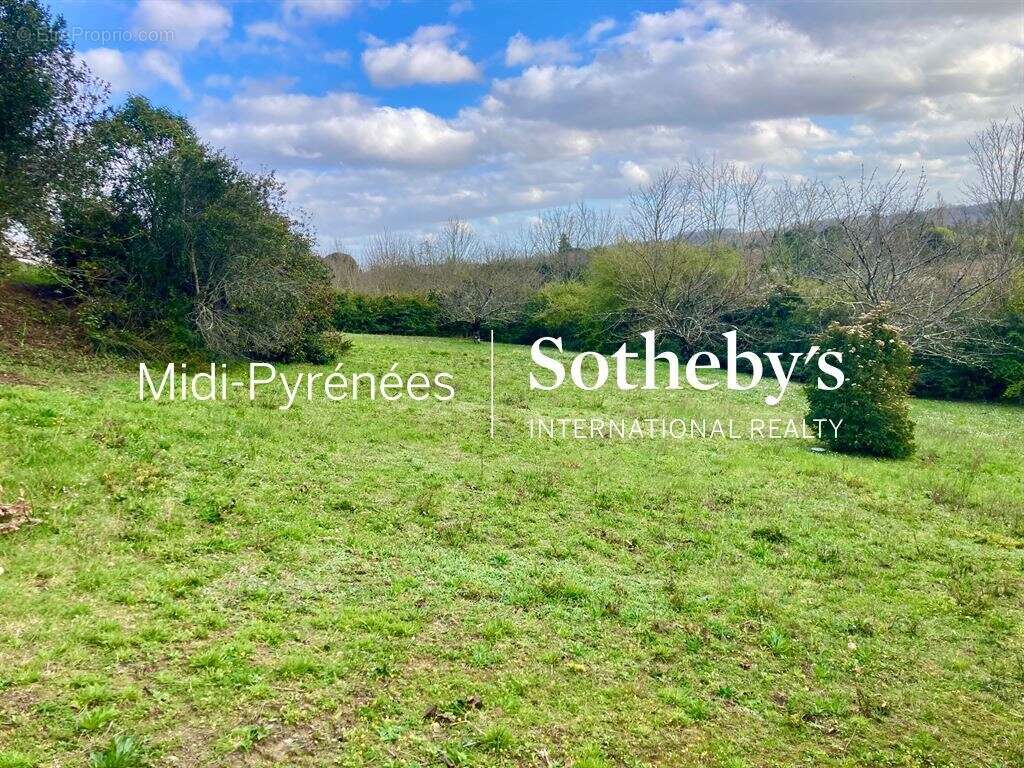 Terrain à VIGOULET-AUZIL