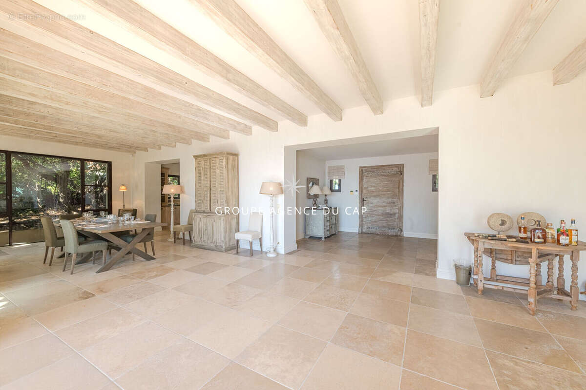 Superbe villa pieds dans l' eau avec acces prive a la plage - photo 13
