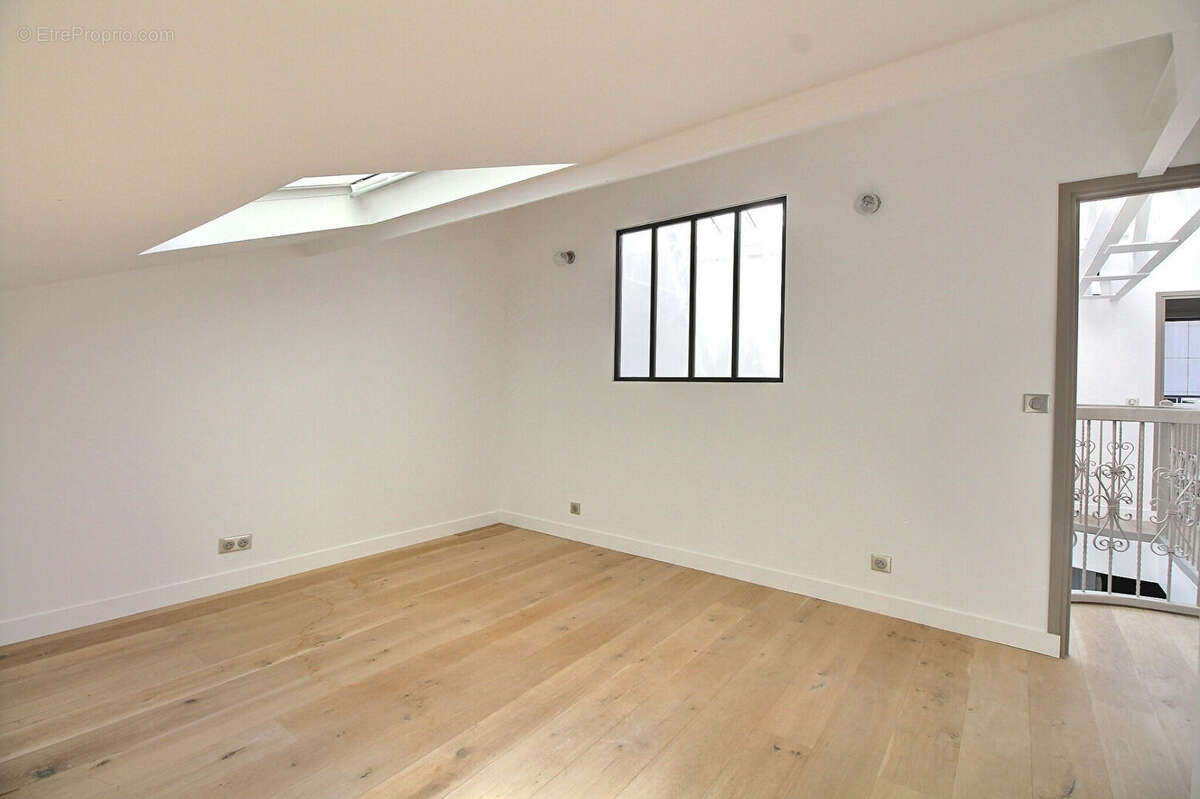 Appartement à LA GARENNE-COLOMBES