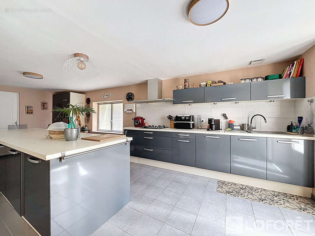 Maison à SAINT-ROMAIN-LA-VIRVEE