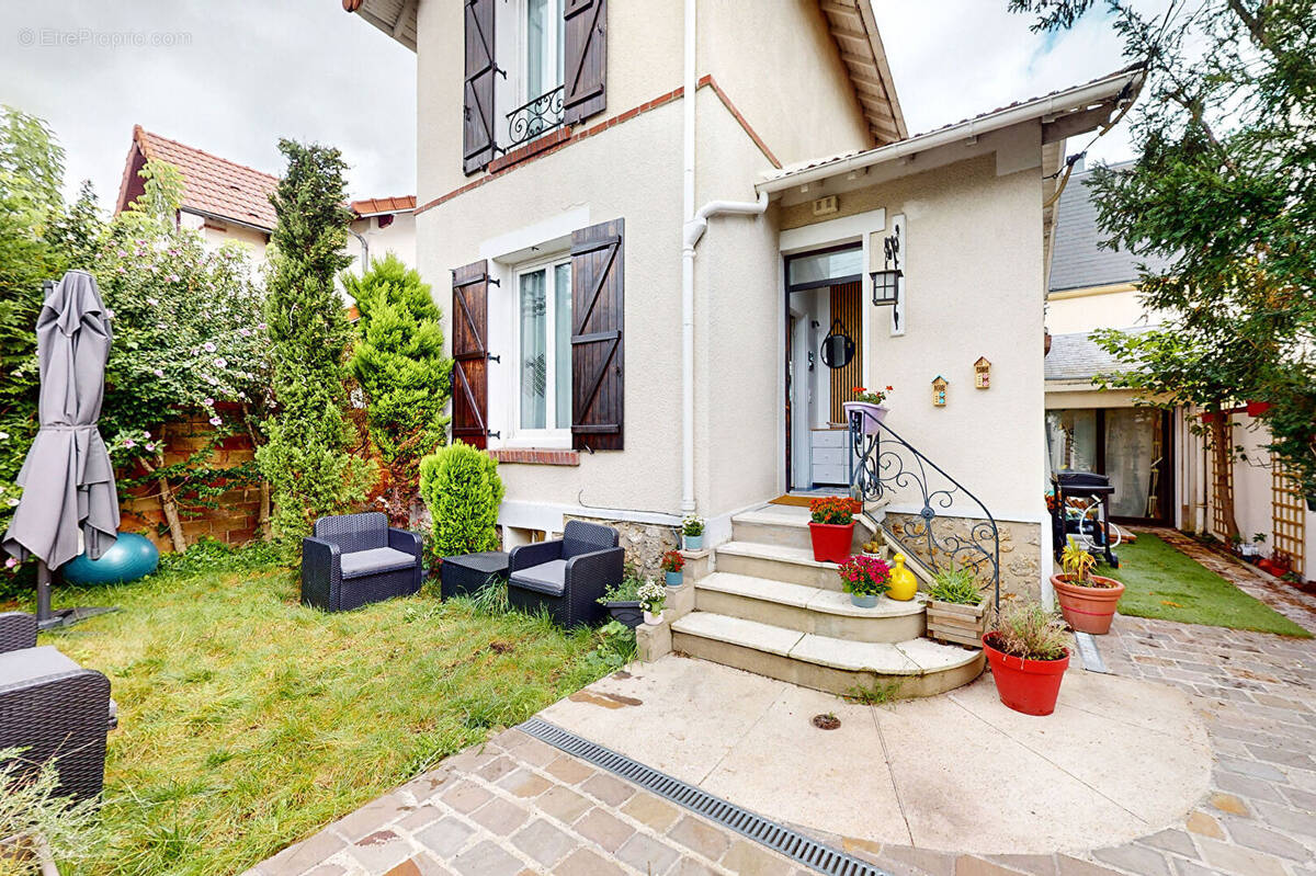 Maison à SARTROUVILLE