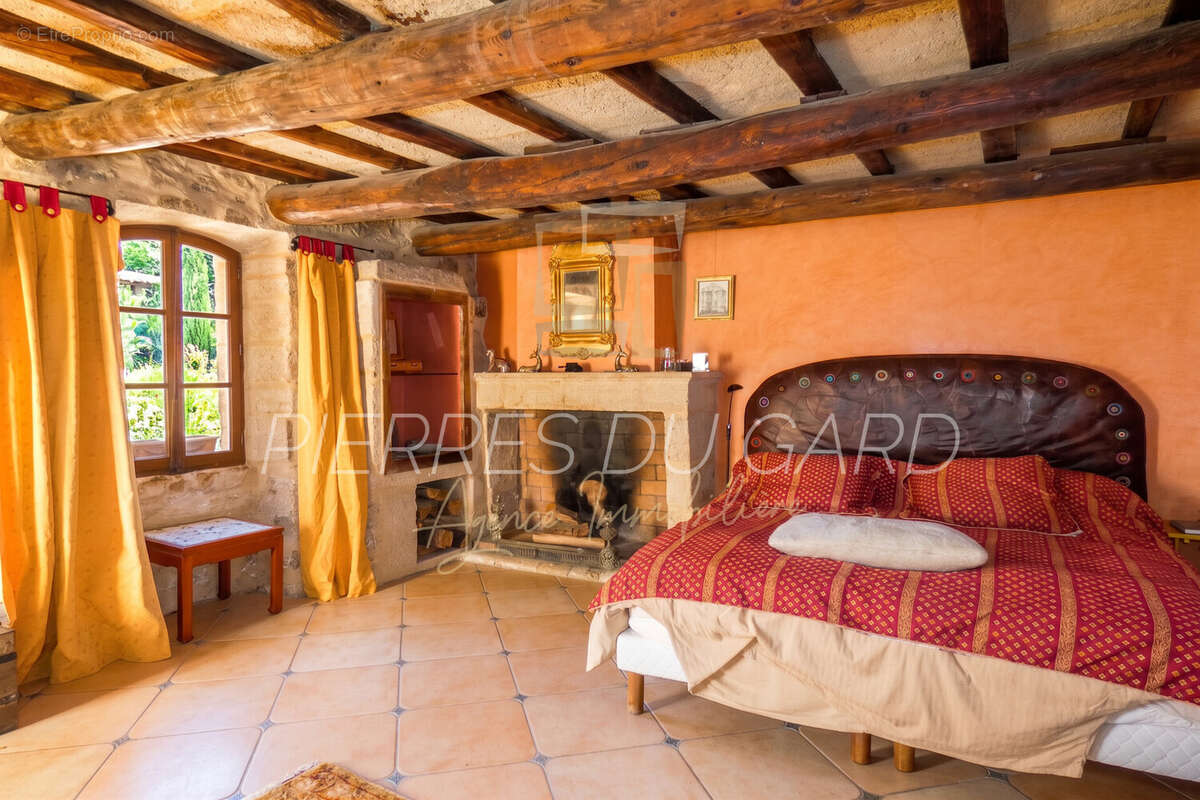 Maison 270 m² à Vers-Pont-Du-Gard  - photo 8