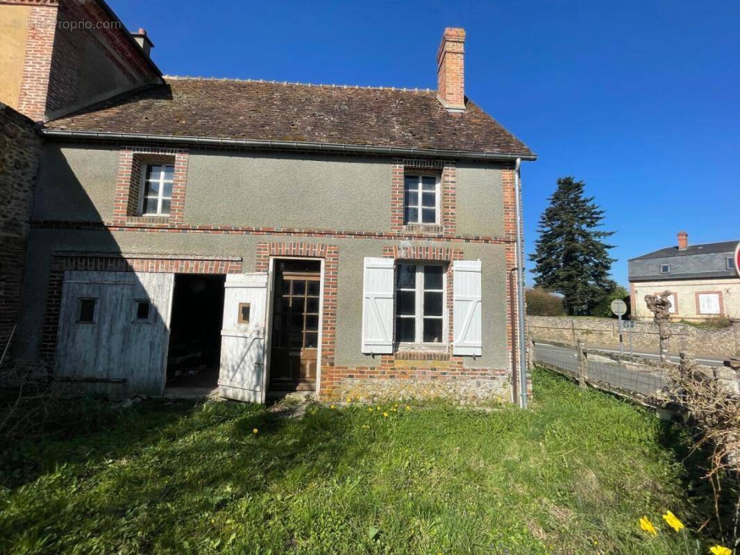 Maison à LA FERRIERE-AU-DOYEN