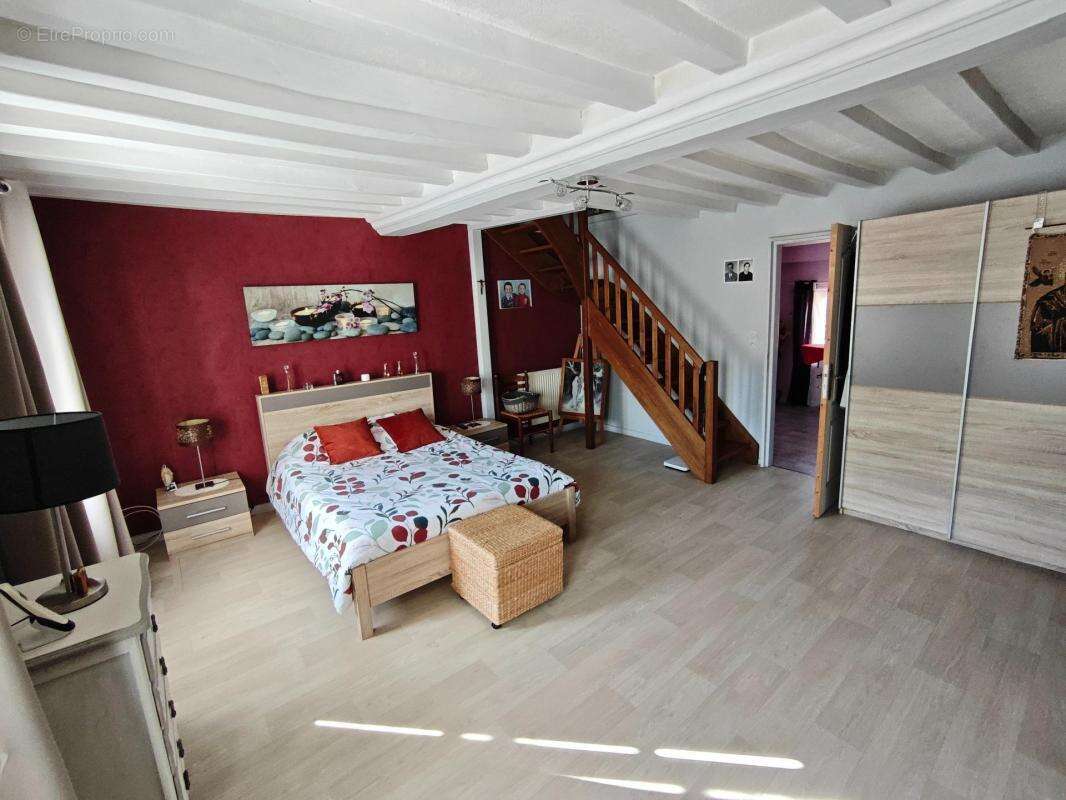 Maison à LA CHAPELLE-MONTLIGEON