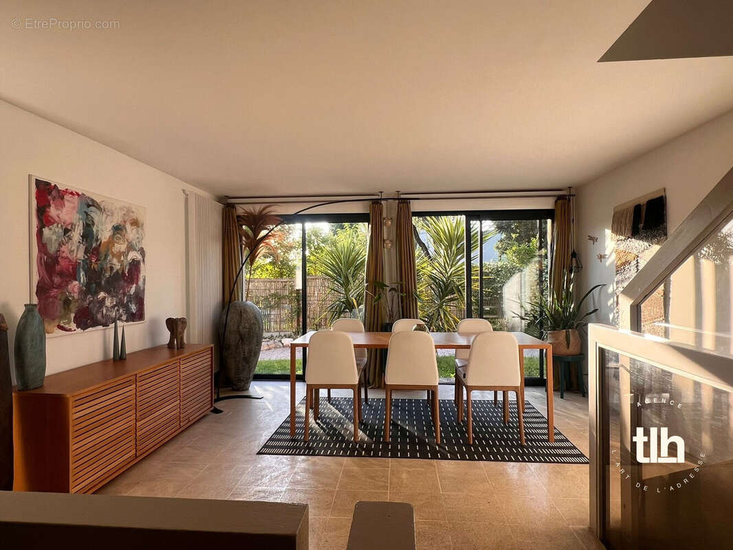 Maison 202 m² à Saint-Genies-Des-Mourgues  - photo 8