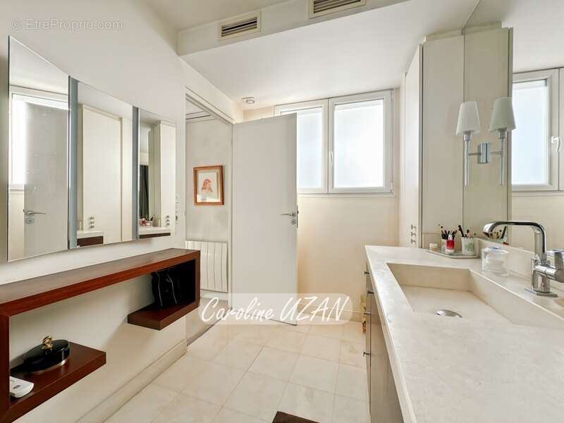 Appartement à PARIS-16E