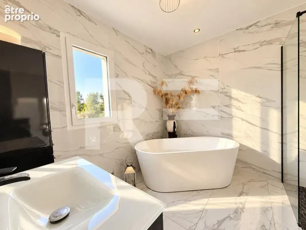 Maison 245 m² avec piscine – 7 chambres – Grand garage de 115 m² - photo 12