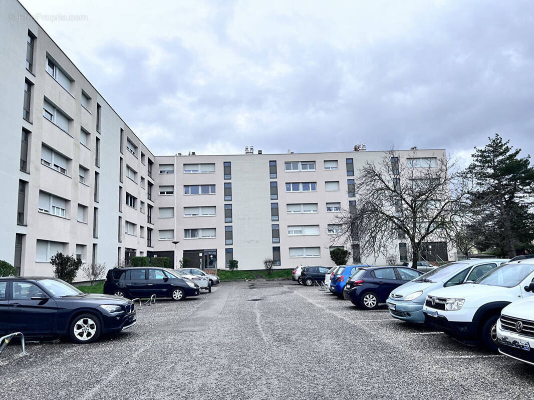 Appartement à BRON