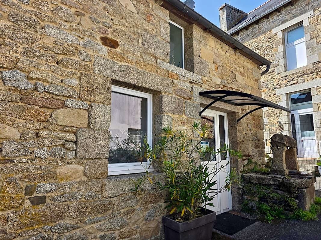 Maison à SAINT-NICOLAS-DU-PELEM