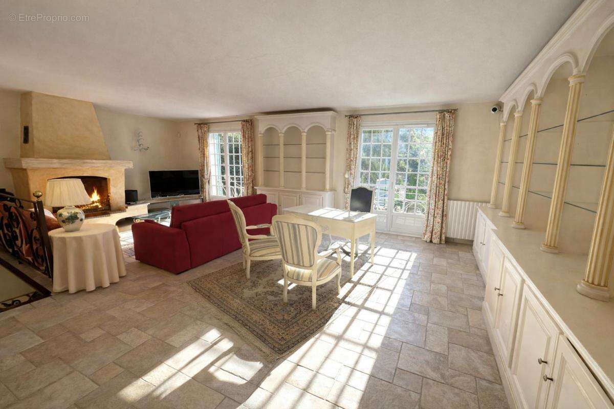 St Victoret - Propriété de 429 m² avec dépendances, piscine, pool house - photo 10