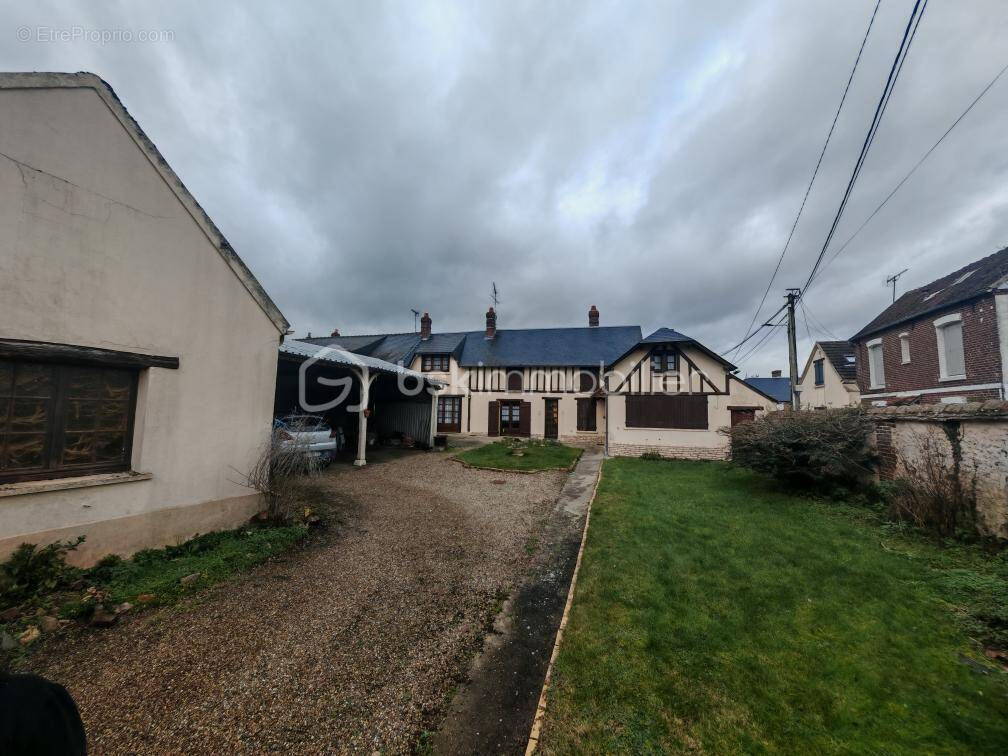 Maison à FRESNEAUX-MONTCHEVREUIL