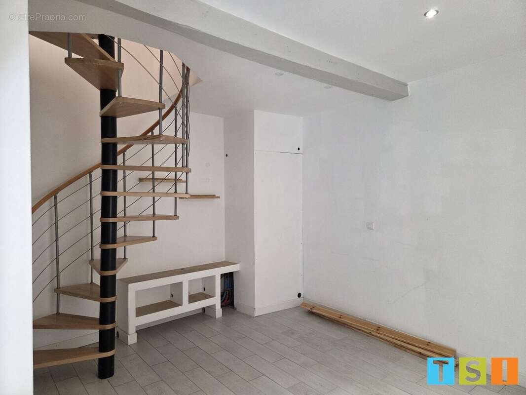 Appartement de 80 m² sur 2 étages avec 1 cour de 43 m², centre ville - photo 3