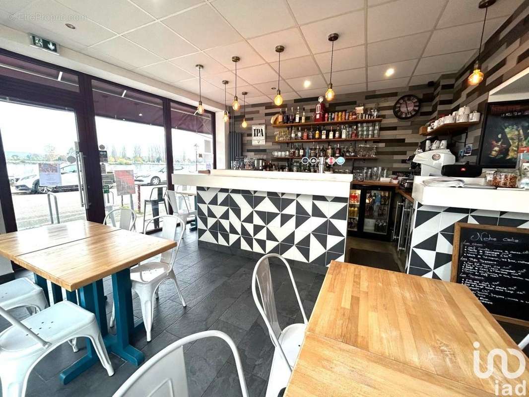 Photo 3 - Commerce à LA BOUILLE