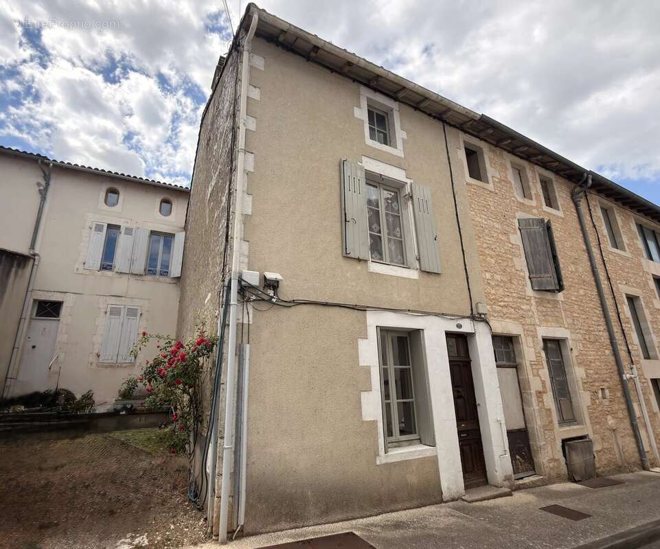 Maison à RUFFEC